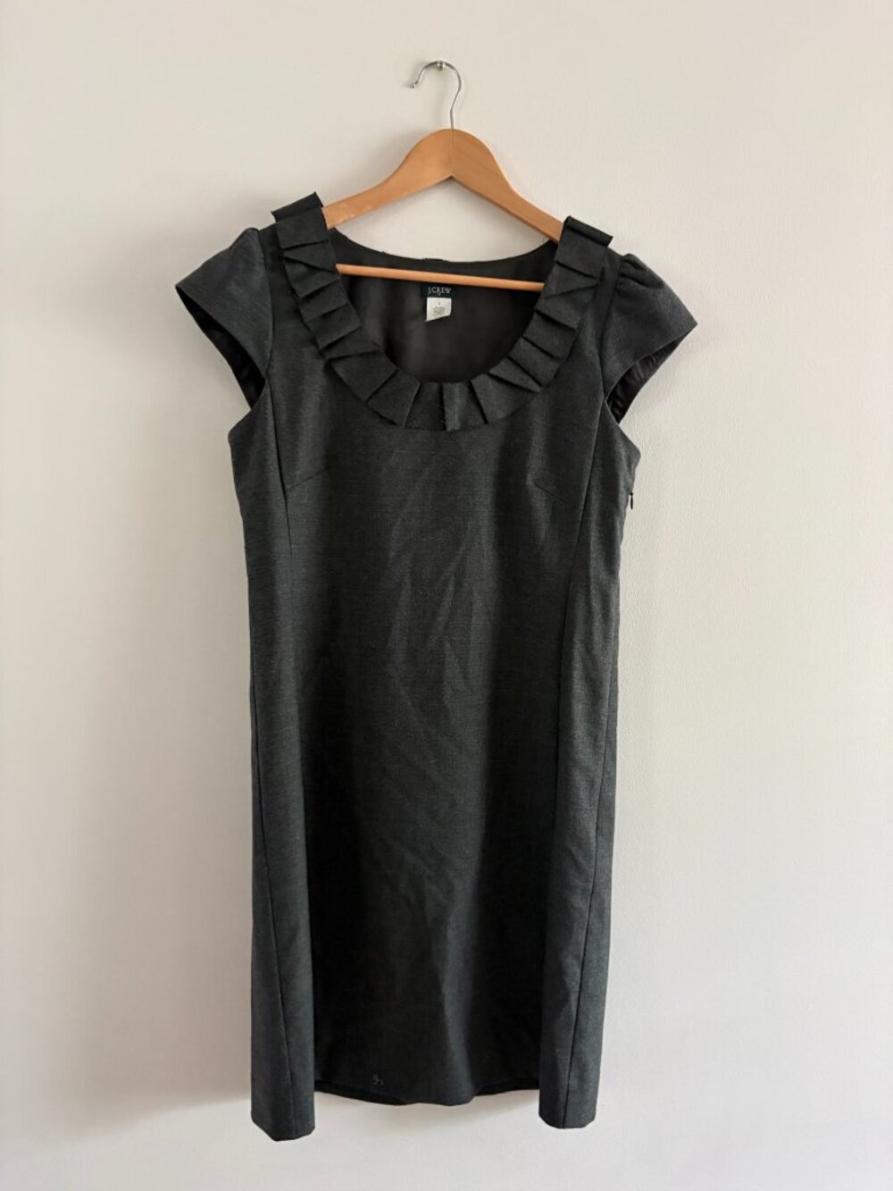 J. Crew Wool Blend Shift Dress Ruffle Neckline Short Sleeve Charcoal Grey Size 8 - Picture 3 of 6